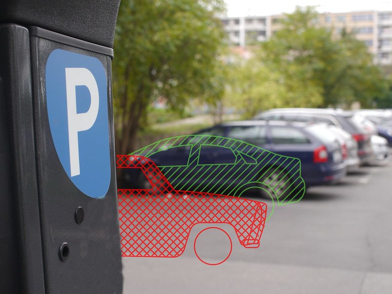 Zóny na Praze 4 uvolnily přes 6 tisíc parkovacích míst. Čtvrtinu míst zabírají neplatiči, které radnice nedokáže postihovat